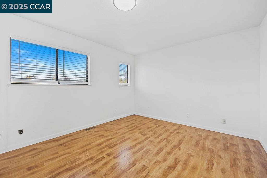 16472 Foothill Blvd, San Leandro, California 94578, 2 Bedrooms Bedrooms, 5 Rooms Rooms,1 BathroomBathrooms,Residential Lease,For Rent,16472 Foothill Blvd,41104874