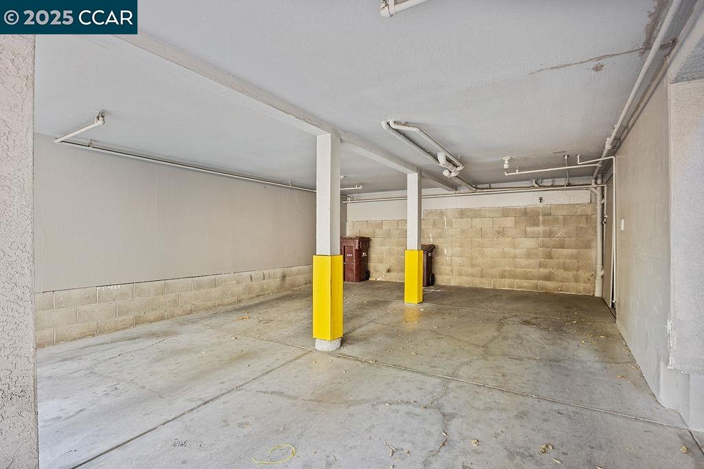 16472 Foothill Blvd, San Leandro, California 94578, 2 Bedrooms Bedrooms, 5 Rooms Rooms,1 BathroomBathrooms,Residential Lease,For Rent,16472 Foothill Blvd,41104874