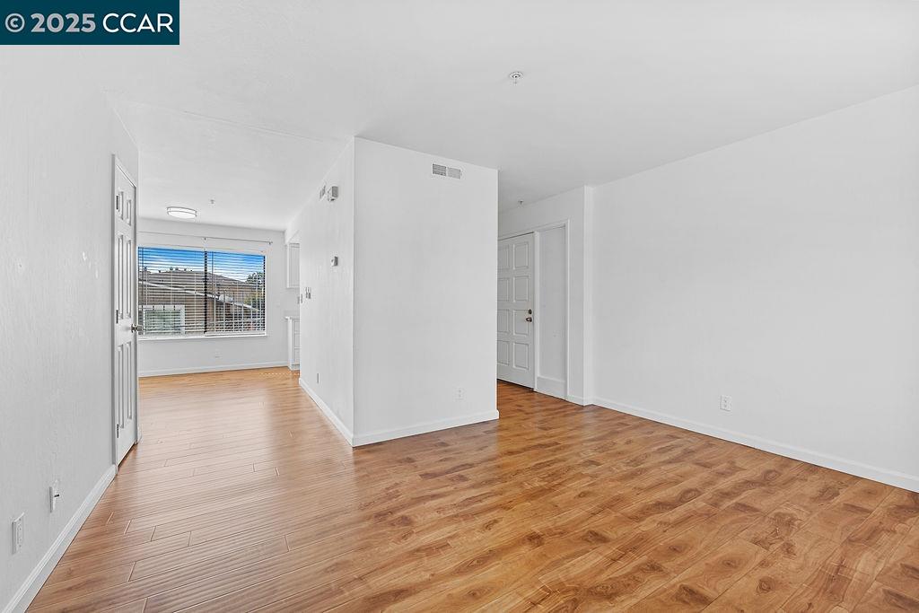16472 Foothill Blvd, San Leandro, California 94578, 2 Bedrooms Bedrooms, 5 Rooms Rooms,1 BathroomBathrooms,Residential Lease,For Rent,16472 Foothill Blvd,41104874