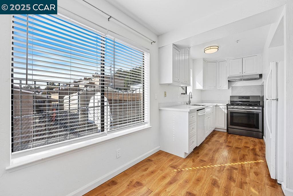 16472 Foothill Blvd, San Leandro, California 94578, 2 Bedrooms Bedrooms, 5 Rooms Rooms,1 BathroomBathrooms,Residential Lease,For Rent,16472 Foothill Blvd,41104874