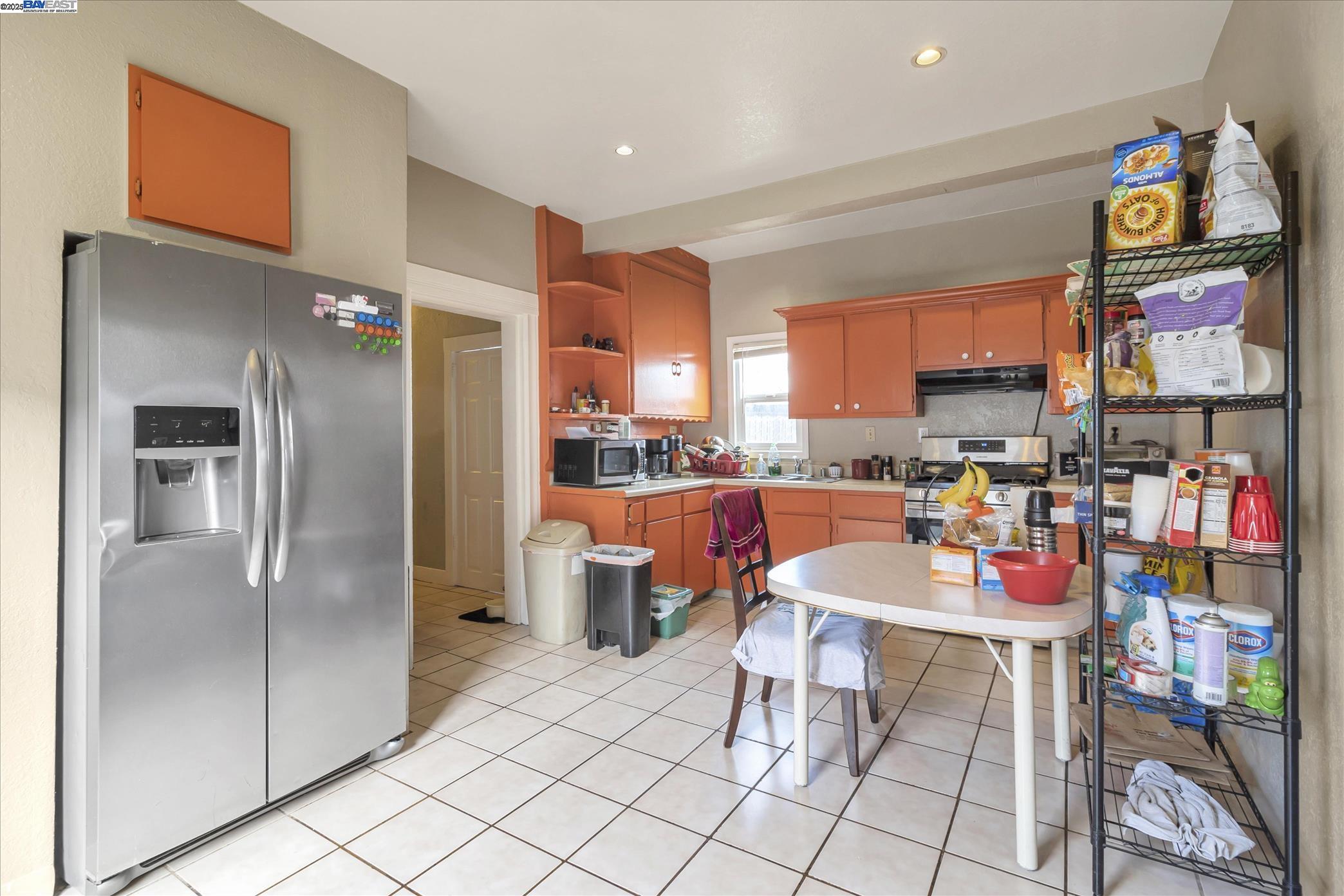 Detail Gallery Image 4 of 16 For 917 26th Ave, Oakland,  CA 94601 - 2 Beds | 1 Baths