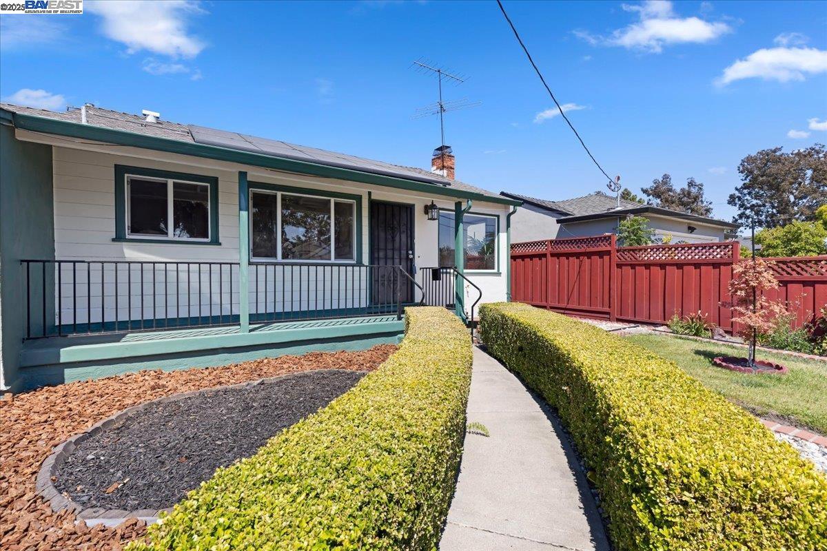 Detail Gallery Image 4 of 24 For 36850 Birch St, Newark,  CA 94560 - 3 Beds | 1 Baths