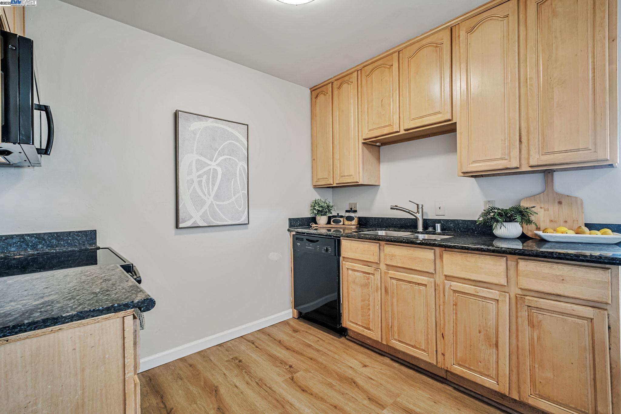 Detail Gallery Image 16 of 51 For 16845 Liberty St, San Leandro,  CA 94578 - – Beds | – Baths