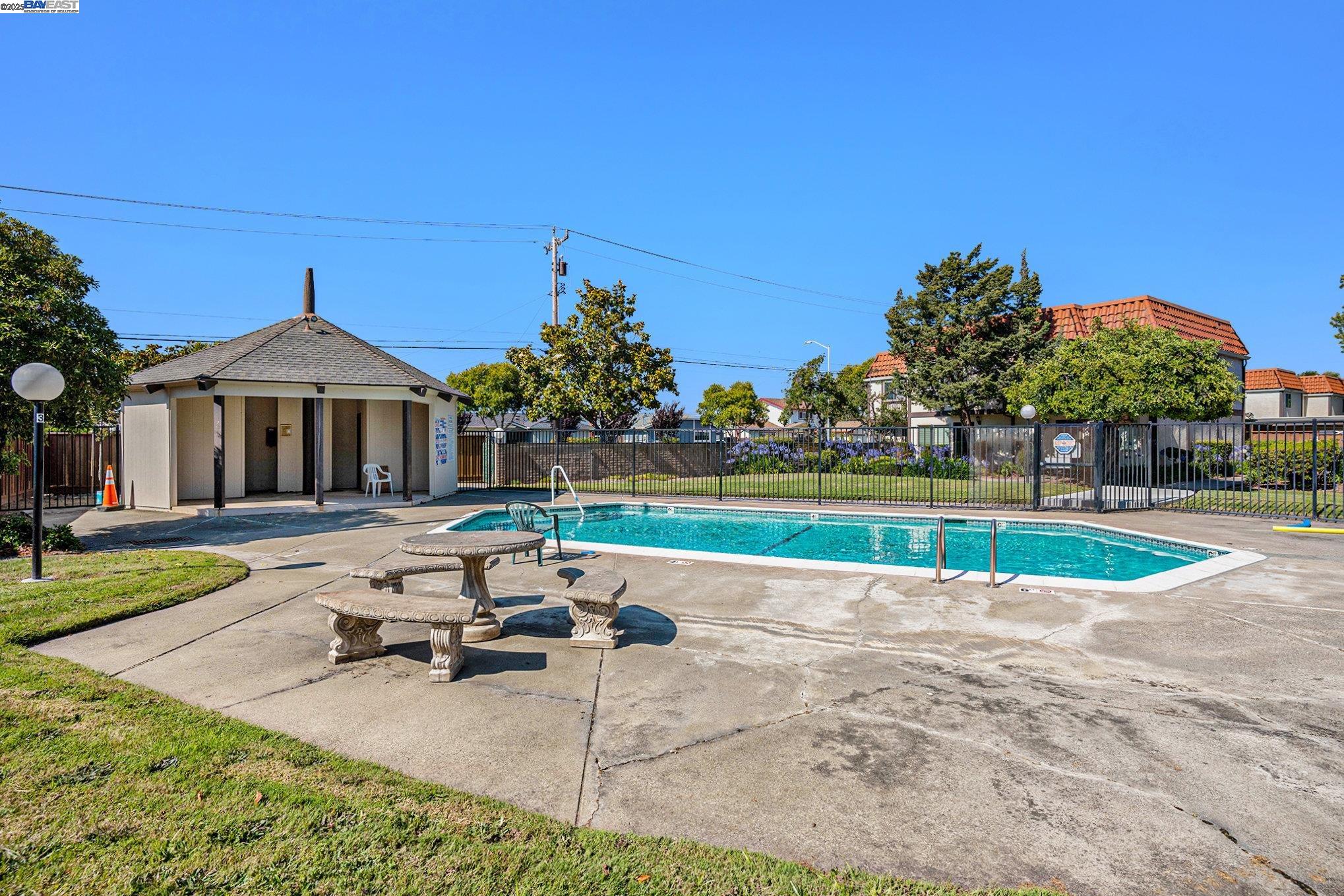 Photo #5: 41104886 Listing 