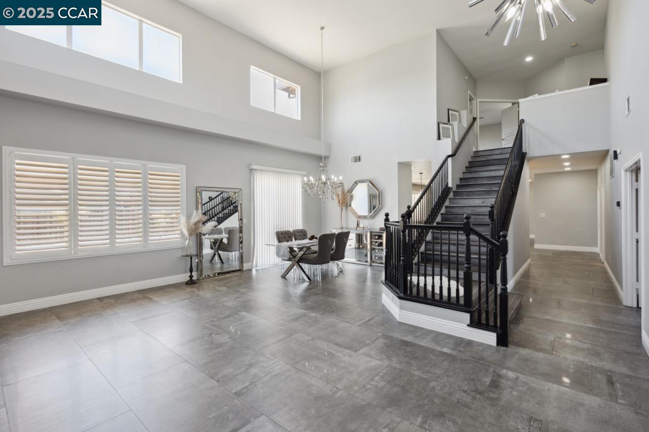 Detail Gallery Image 4 of 54 For 5039 Union Mine Drive, Antioch,  CA 94531 - 6 Beds | 3 Baths