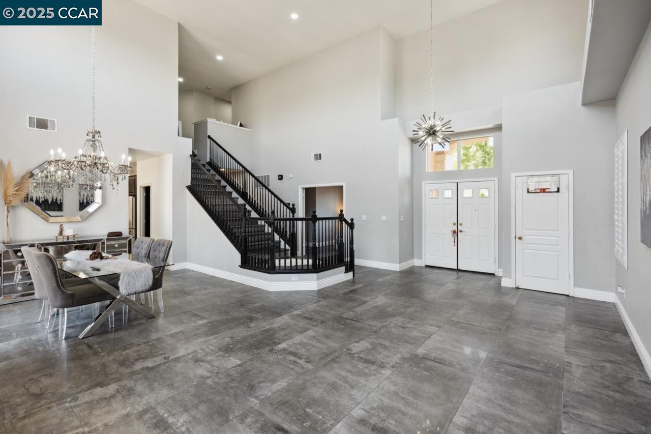 Detail Gallery Image 5 of 54 For 5039 Union Mine Drive, Antioch,  CA 94531 - 6 Beds | 3 Baths