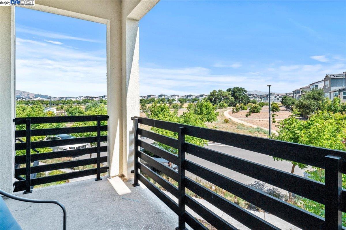 Detail Gallery Image 14 of 60 For 5892 Nugget Way, Dublin,  CA 94568-7145 - 4 Beds | 3/1 Baths