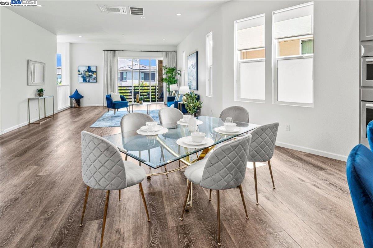 Detail Gallery Image 15 of 60 For 5892 Nugget Way, Dublin,  CA 94568-7145 - 4 Beds | 3/1 Baths