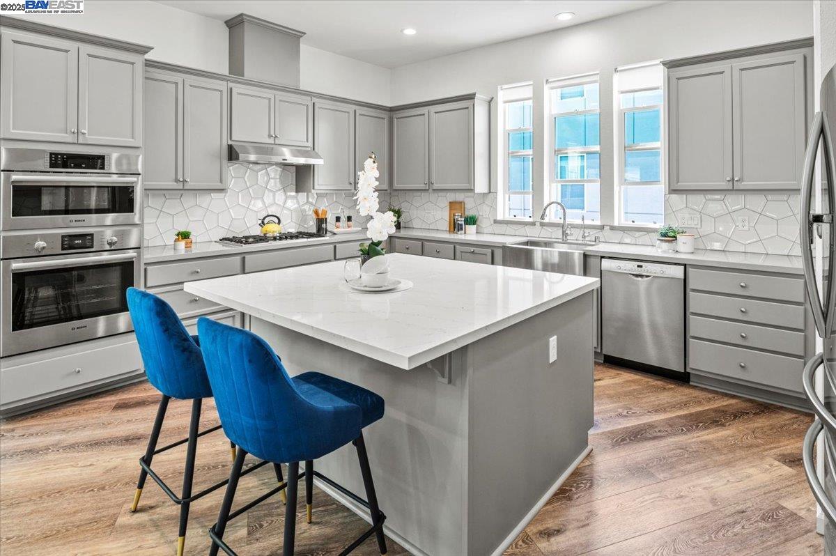 Detail Gallery Image 16 of 60 For 5892 Nugget Way, Dublin,  CA 94568-7145 - 4 Beds | 3/1 Baths