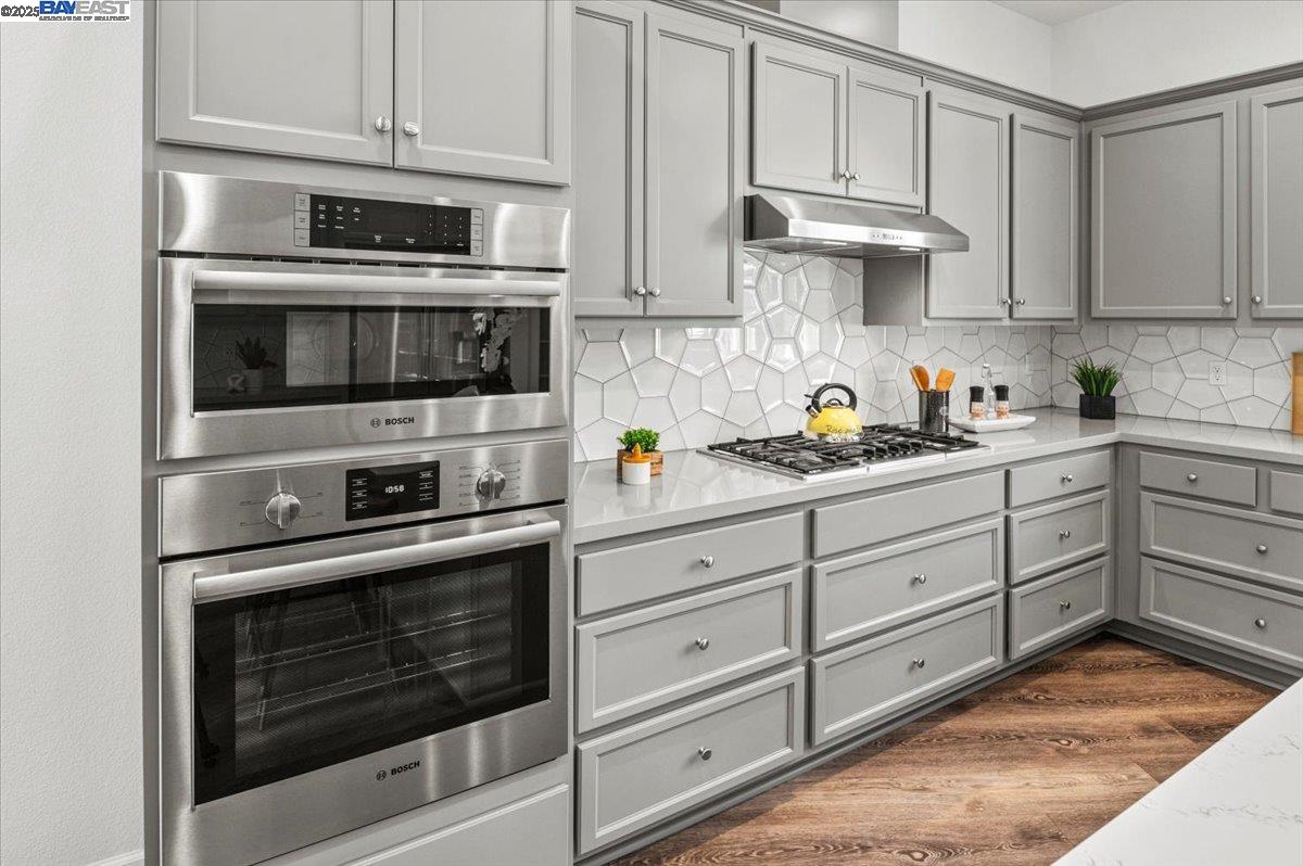 Detail Gallery Image 17 of 60 For 5892 Nugget Way, Dublin,  CA 94568-7145 - 4 Beds | 3/1 Baths