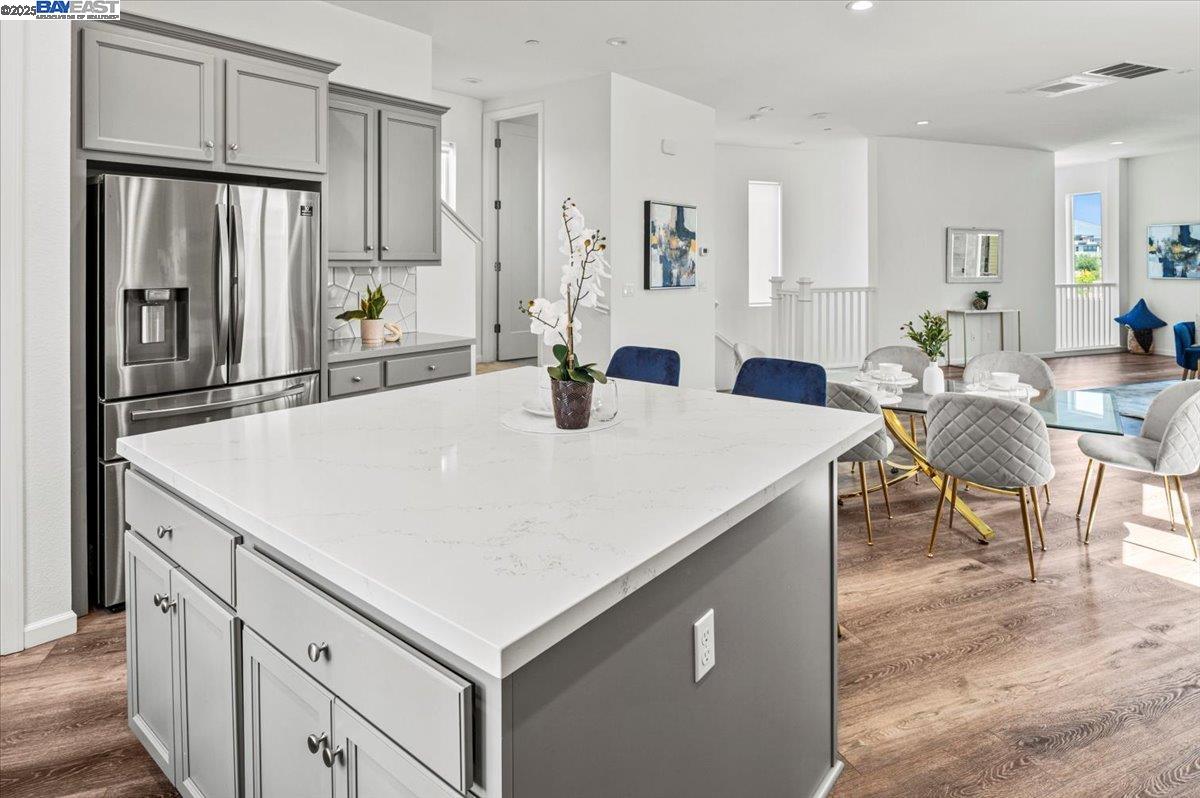 Detail Gallery Image 18 of 60 For 5892 Nugget Way, Dublin,  CA 94568-7145 - 4 Beds | 3/1 Baths