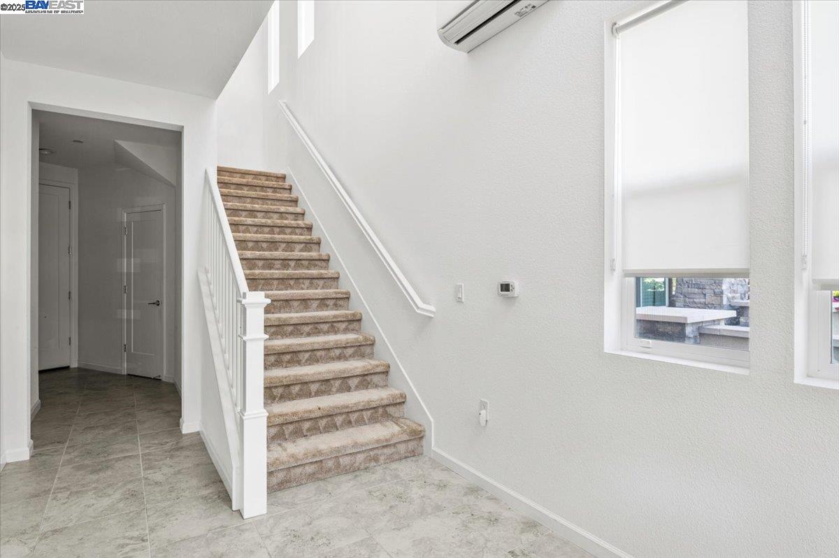 Detail Gallery Image 3 of 60 For 5892 Nugget Way, Dublin,  CA 94568-7145 - 4 Beds | 3/1 Baths