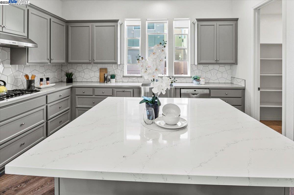 Detail Gallery Image 21 of 60 For 5892 Nugget Way, Dublin,  CA 94568-7145 - 4 Beds | 3/1 Baths