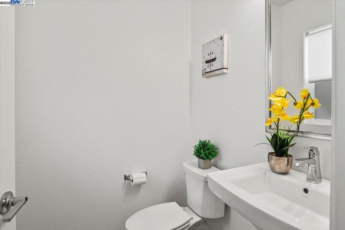 Detail Gallery Image 22 of 60 For 5892 Nugget Way, Dublin,  CA 94568-7145 - 4 Beds | 3/1 Baths