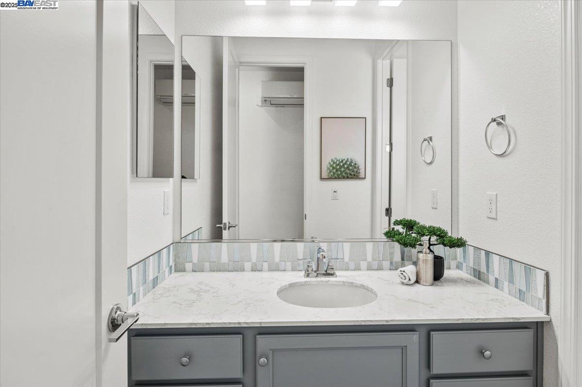 Detail Gallery Image 30 of 60 For 5892 Nugget Way, Dublin,  CA 94568-7145 - 4 Beds | 3/1 Baths