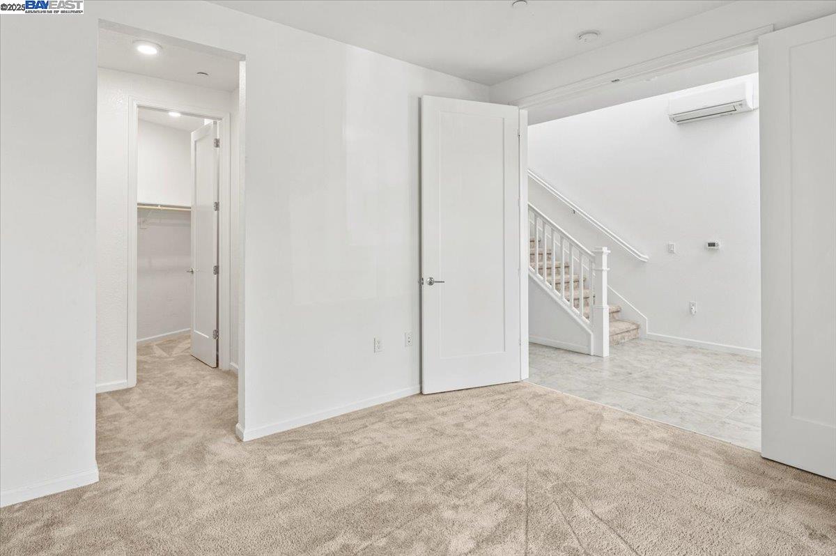 Detail Gallery Image 4 of 60 For 5892 Nugget Way, Dublin,  CA 94568-7145 - 4 Beds | 3/1 Baths