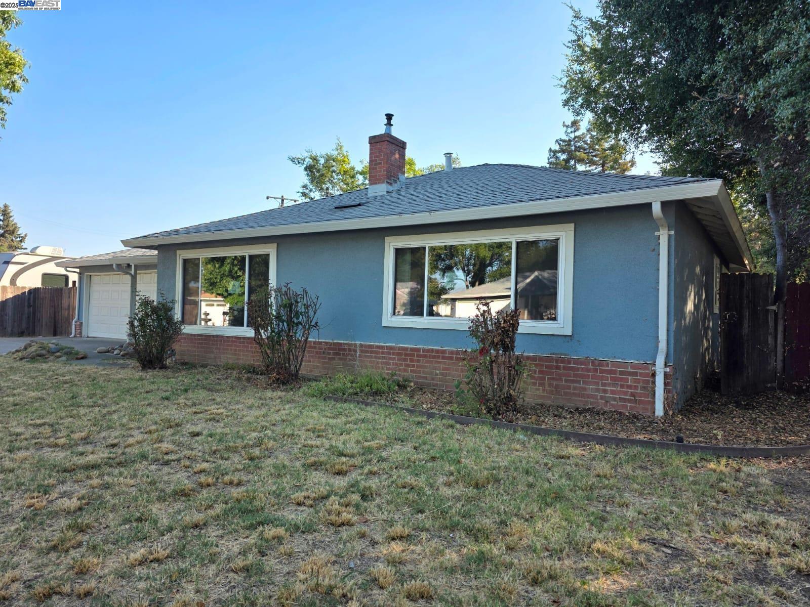 Detail Gallery Image 1 of 22 For 919 Hoover, Fairfield,  CA 94533 - 3 Beds | 1 Baths