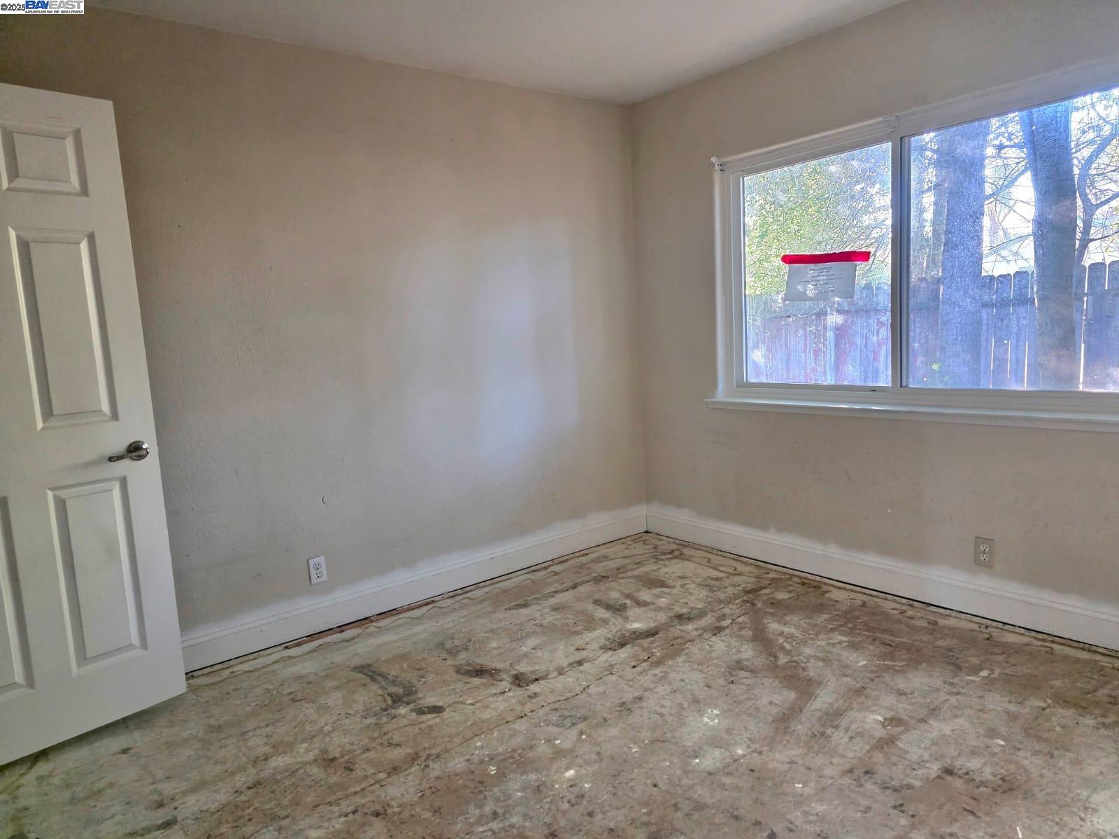 Detail Gallery Image 11 of 22 For 919 Hoover, Fairfield,  CA 94533 - 3 Beds | 1 Baths