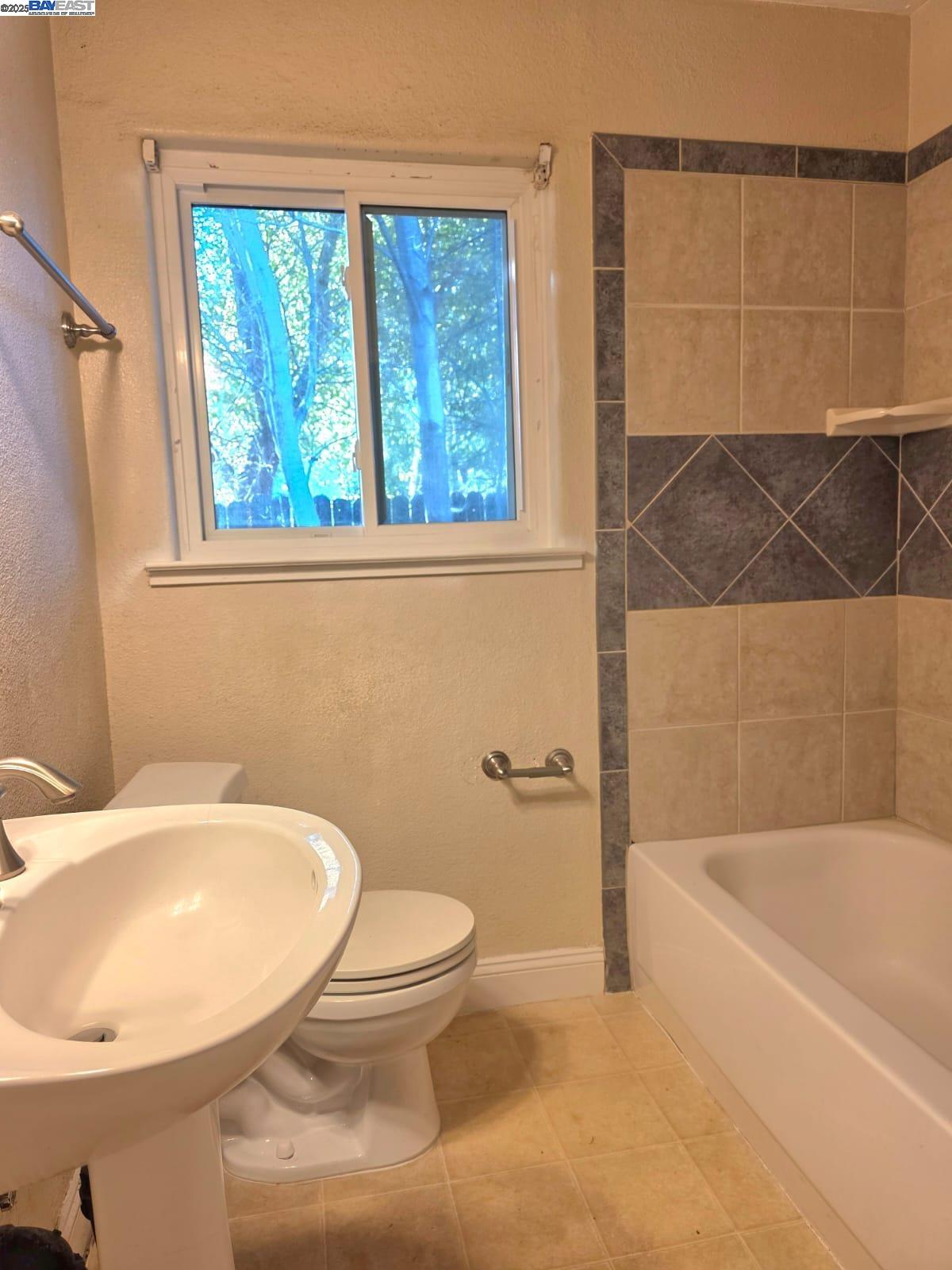 Detail Gallery Image 13 of 22 For 919 Hoover, Fairfield,  CA 94533 - 3 Beds | 1 Baths