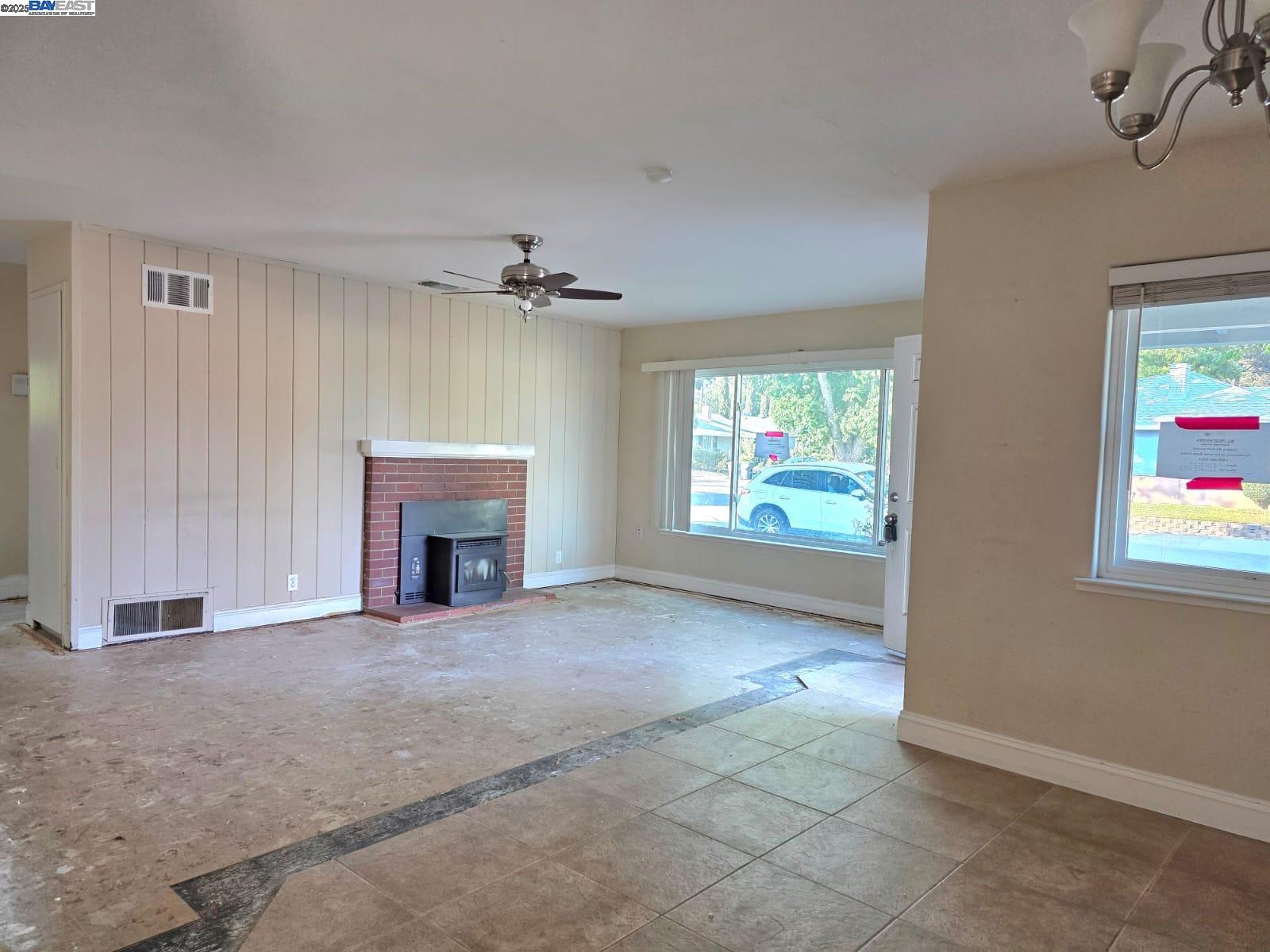 Detail Gallery Image 5 of 22 For 919 Hoover, Fairfield,  CA 94533 - 3 Beds | 1 Baths