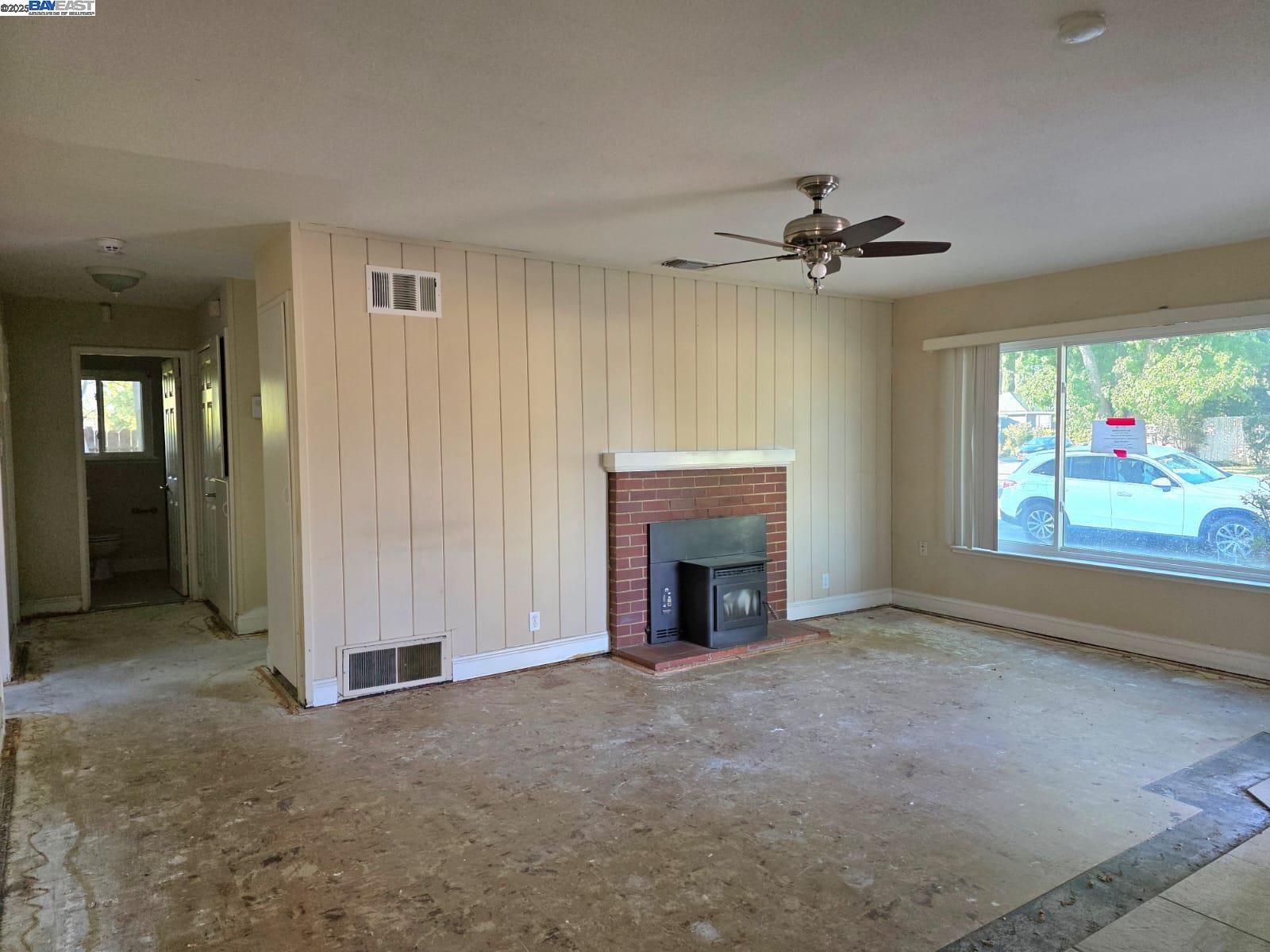 Detail Gallery Image 6 of 22 For 919 Hoover, Fairfield,  CA 94533 - 3 Beds | 1 Baths