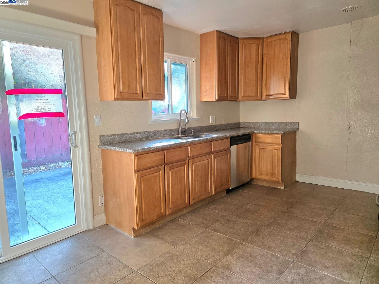 Detail Gallery Image 7 of 22 For 919 Hoover, Fairfield,  CA 94533 - 3 Beds | 1 Baths