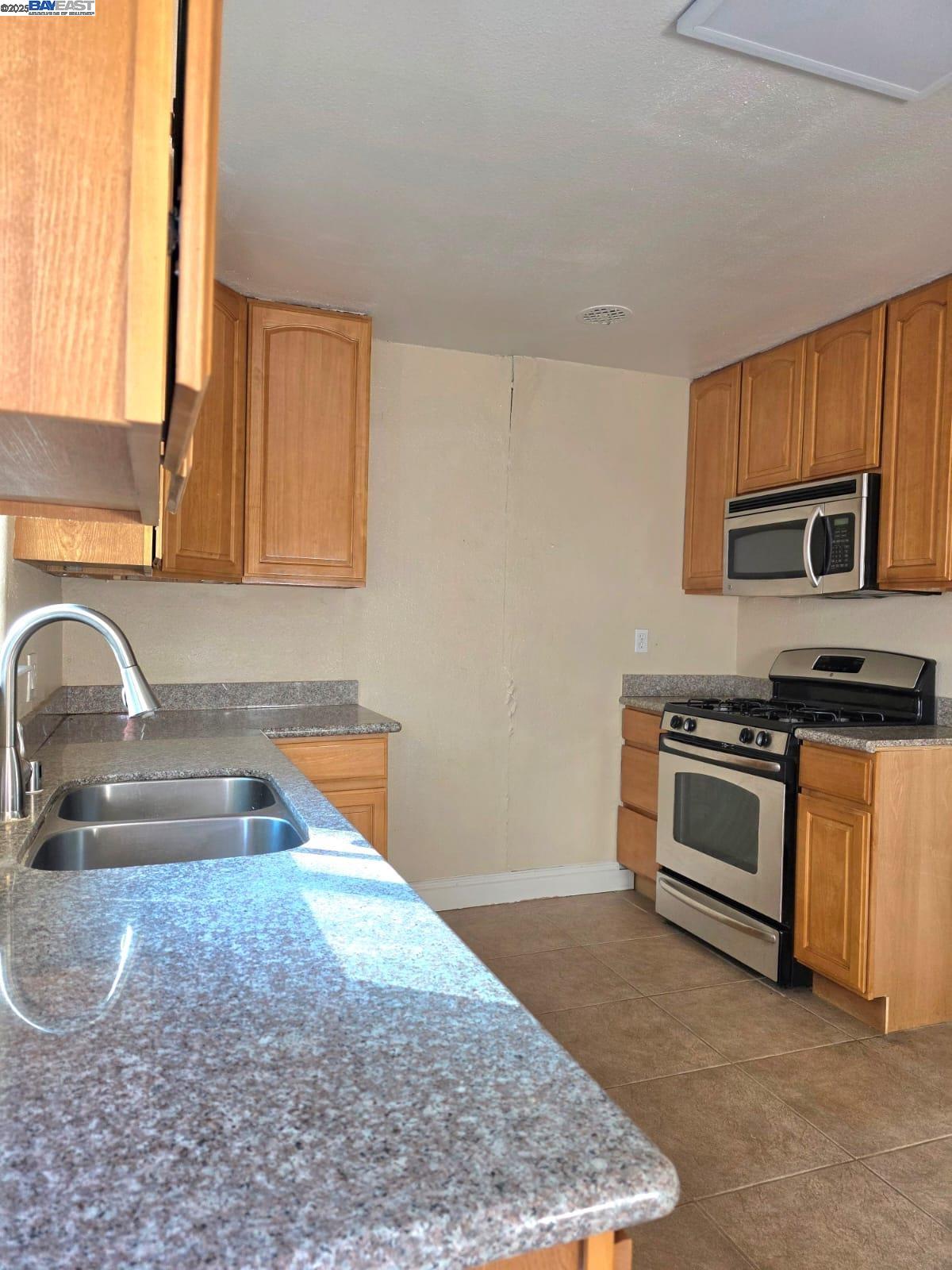 Detail Gallery Image 8 of 22 For 919 Hoover, Fairfield,  CA 94533 - 3 Beds | 1 Baths