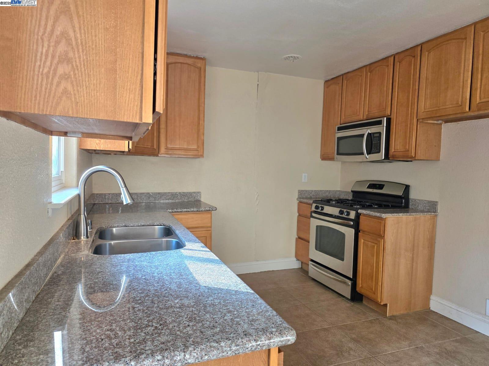 Detail Gallery Image 9 of 22 For 919 Hoover, Fairfield,  CA 94533 - 3 Beds | 1 Baths