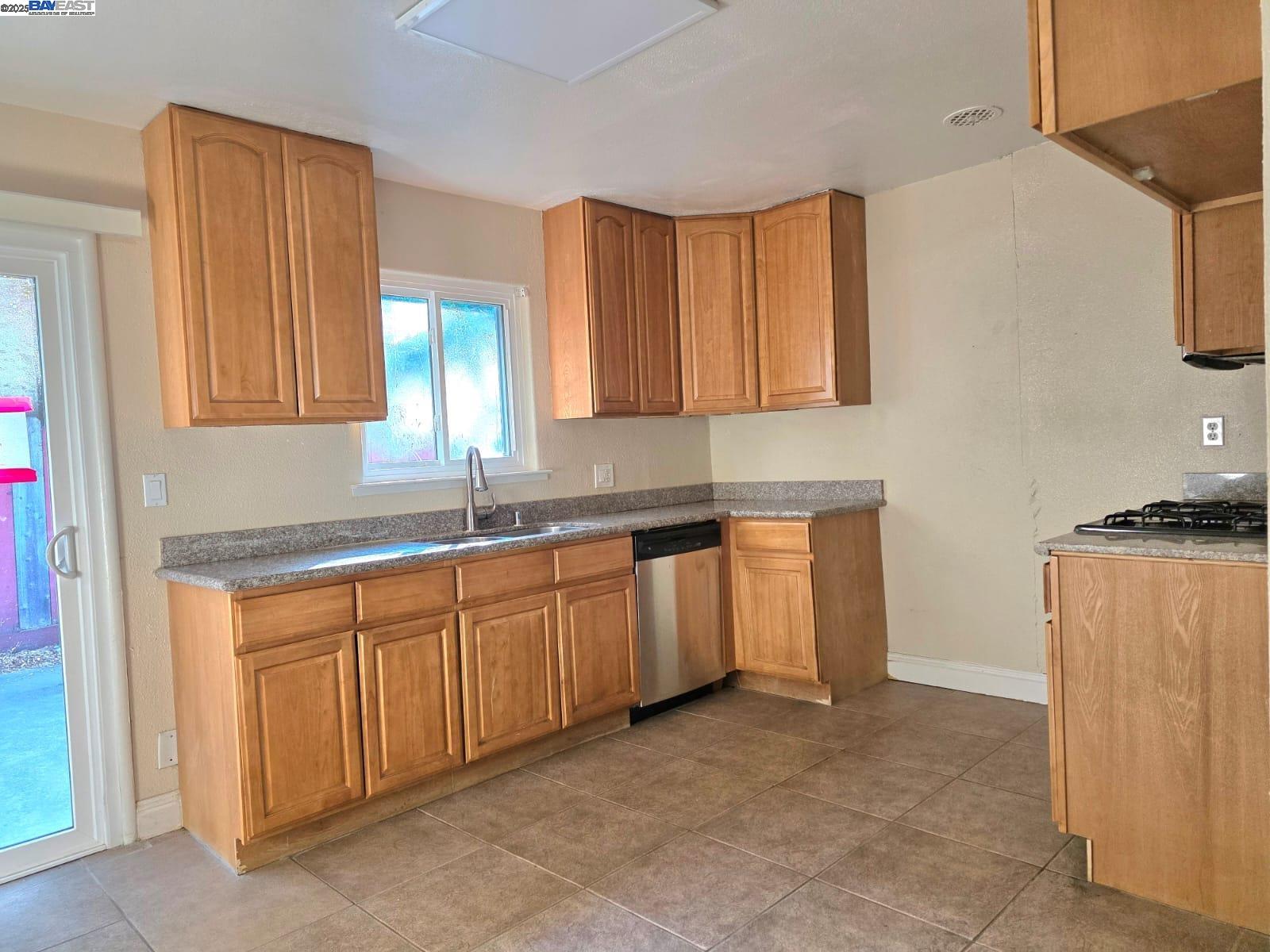 Detail Gallery Image 10 of 22 For 919 Hoover, Fairfield,  CA 94533 - 3 Beds | 1 Baths