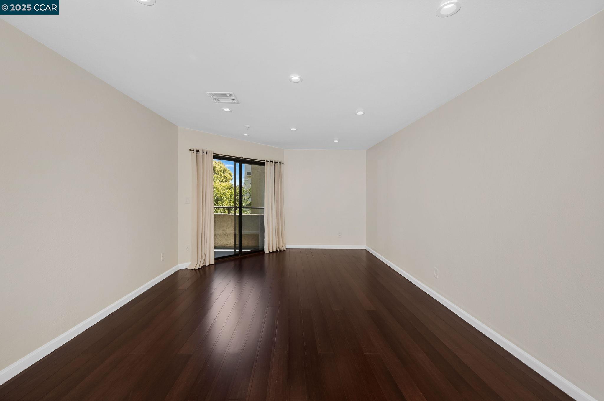 Detail Gallery Image 3 of 38 For 1201 Alta Vista Dr #208,  Walnut Creek,  CA 94596 - 2 Beds | 2 Baths