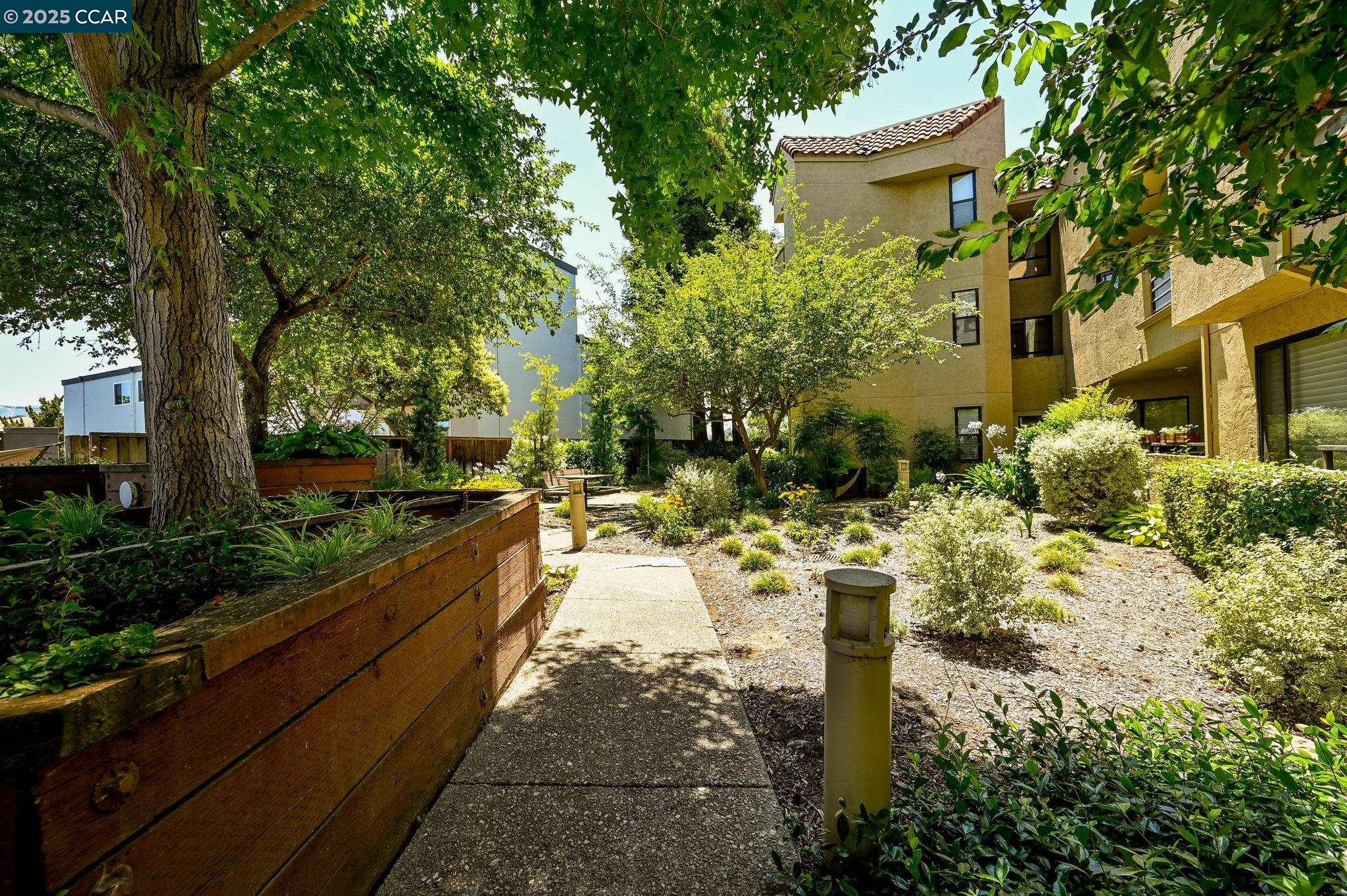 Detail Gallery Image 24 of 38 For 1201 Alta Vista Dr #208,  Walnut Creek,  CA 94596 - 2 Beds | 2 Baths