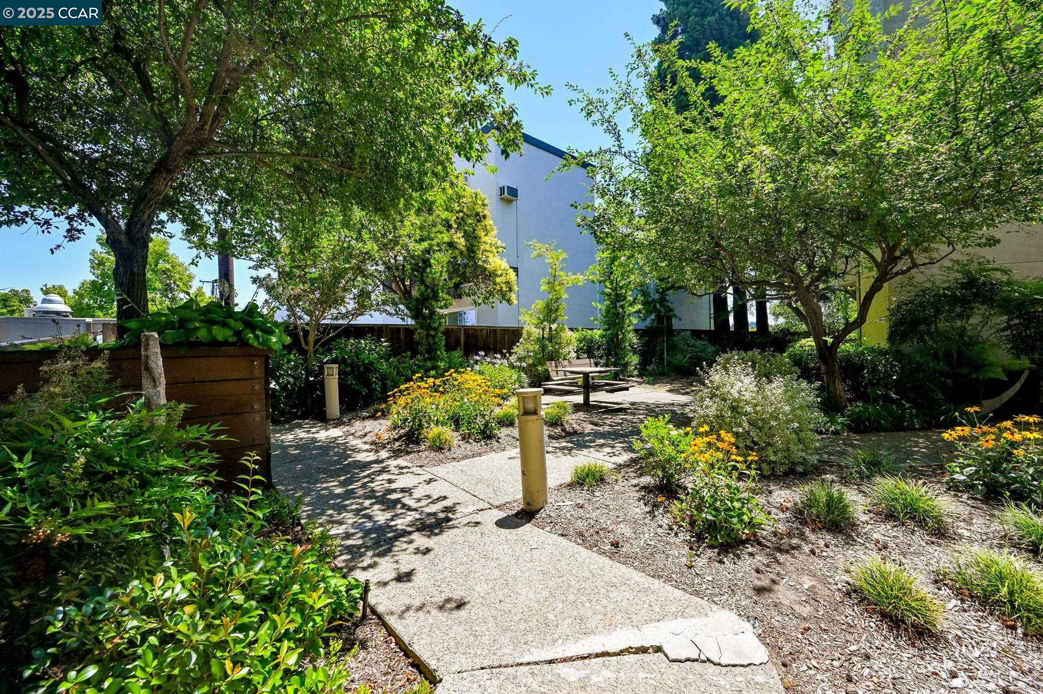 Detail Gallery Image 25 of 38 For 1201 Alta Vista Dr #208,  Walnut Creek,  CA 94596 - 2 Beds | 2 Baths