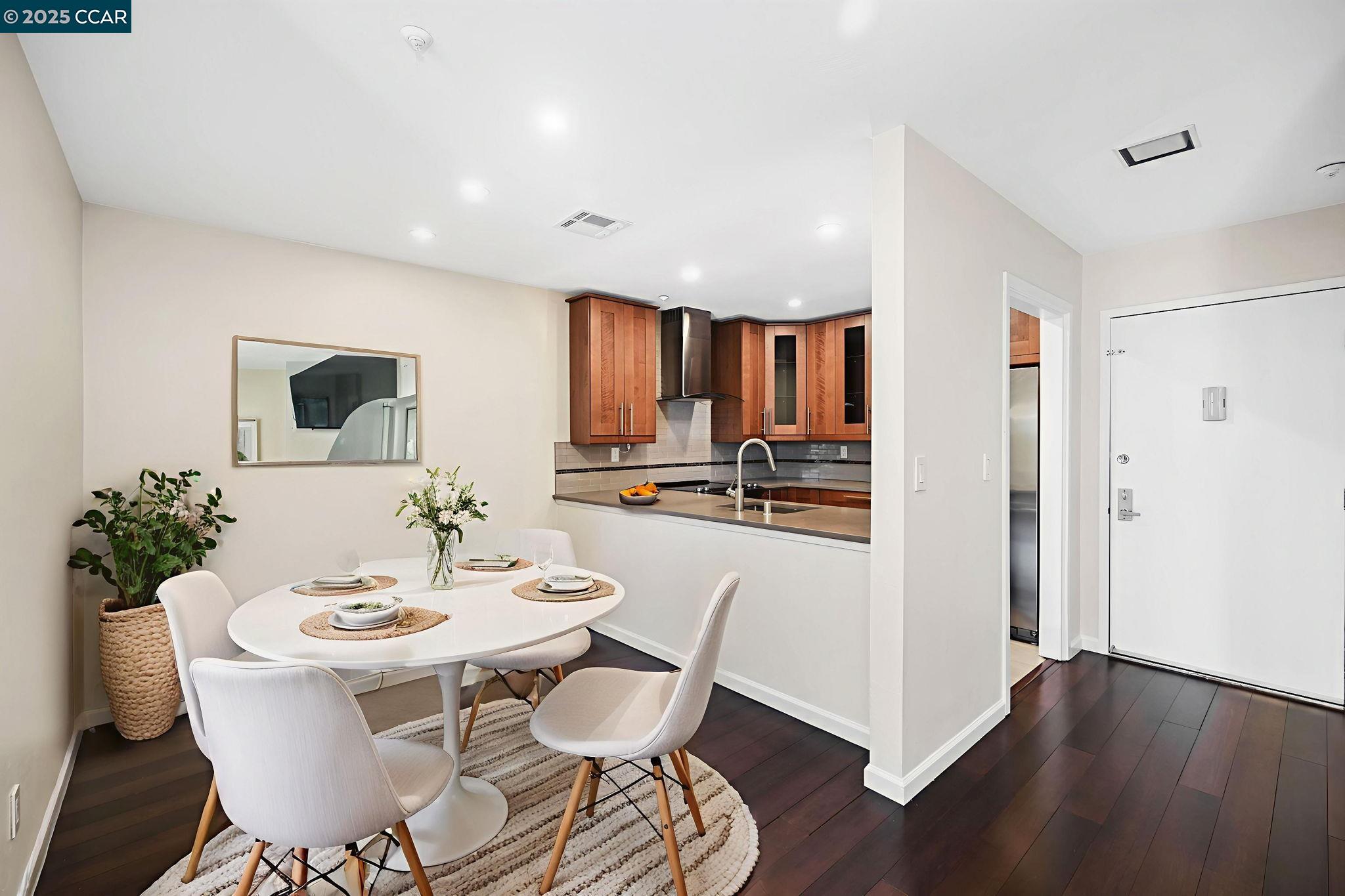 Detail Gallery Image 4 of 38 For 1201 Alta Vista Dr #208,  Walnut Creek,  CA 94596 - 2 Beds | 2 Baths