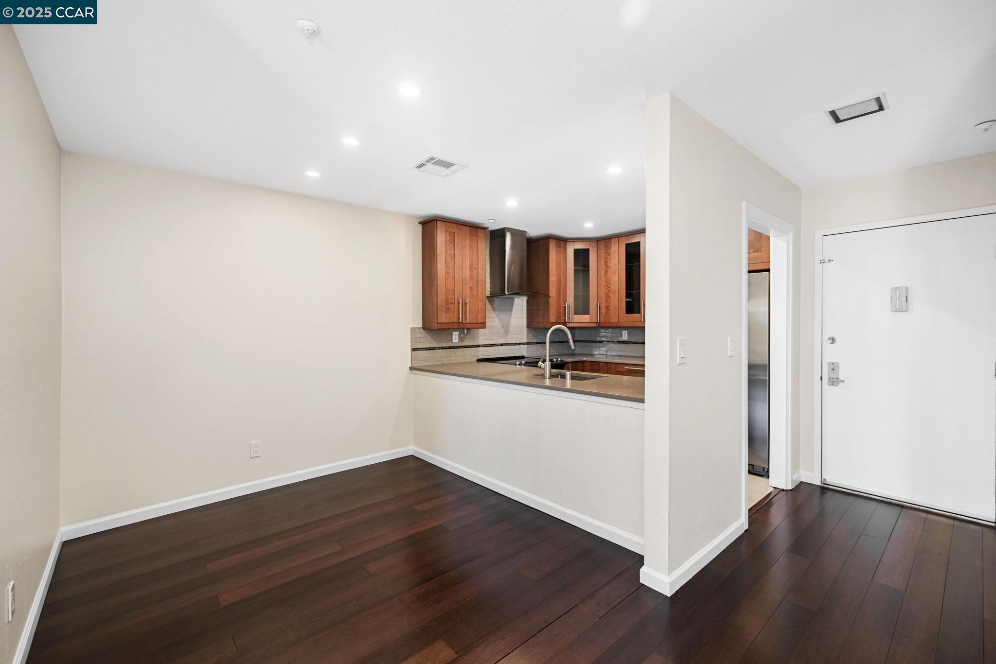 Detail Gallery Image 5 of 38 For 1201 Alta Vista Dr #208,  Walnut Creek,  CA 94596 - 2 Beds | 2 Baths