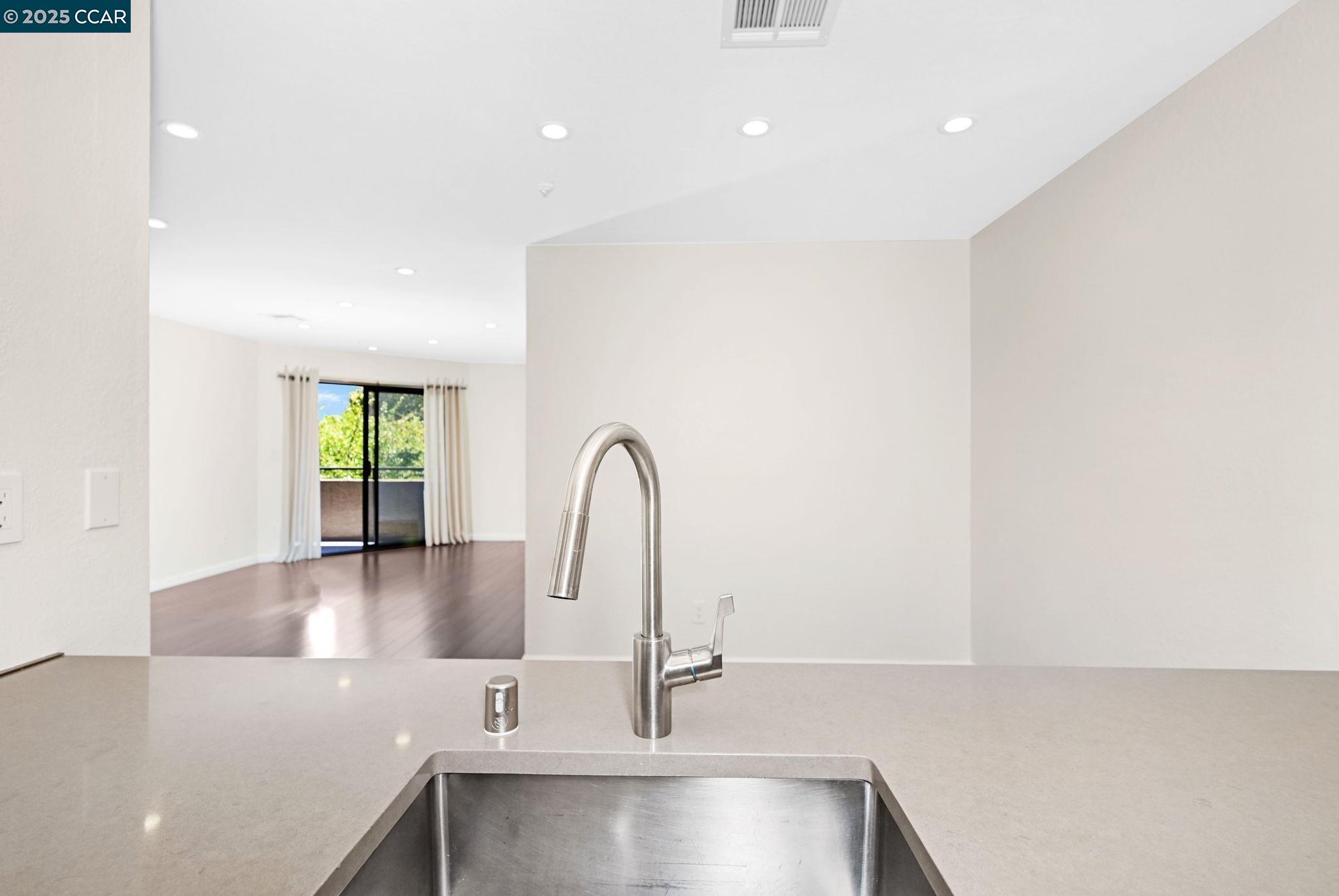 Detail Gallery Image 9 of 38 For 1201 Alta Vista Dr #208,  Walnut Creek,  CA 94596 - 2 Beds | 2 Baths