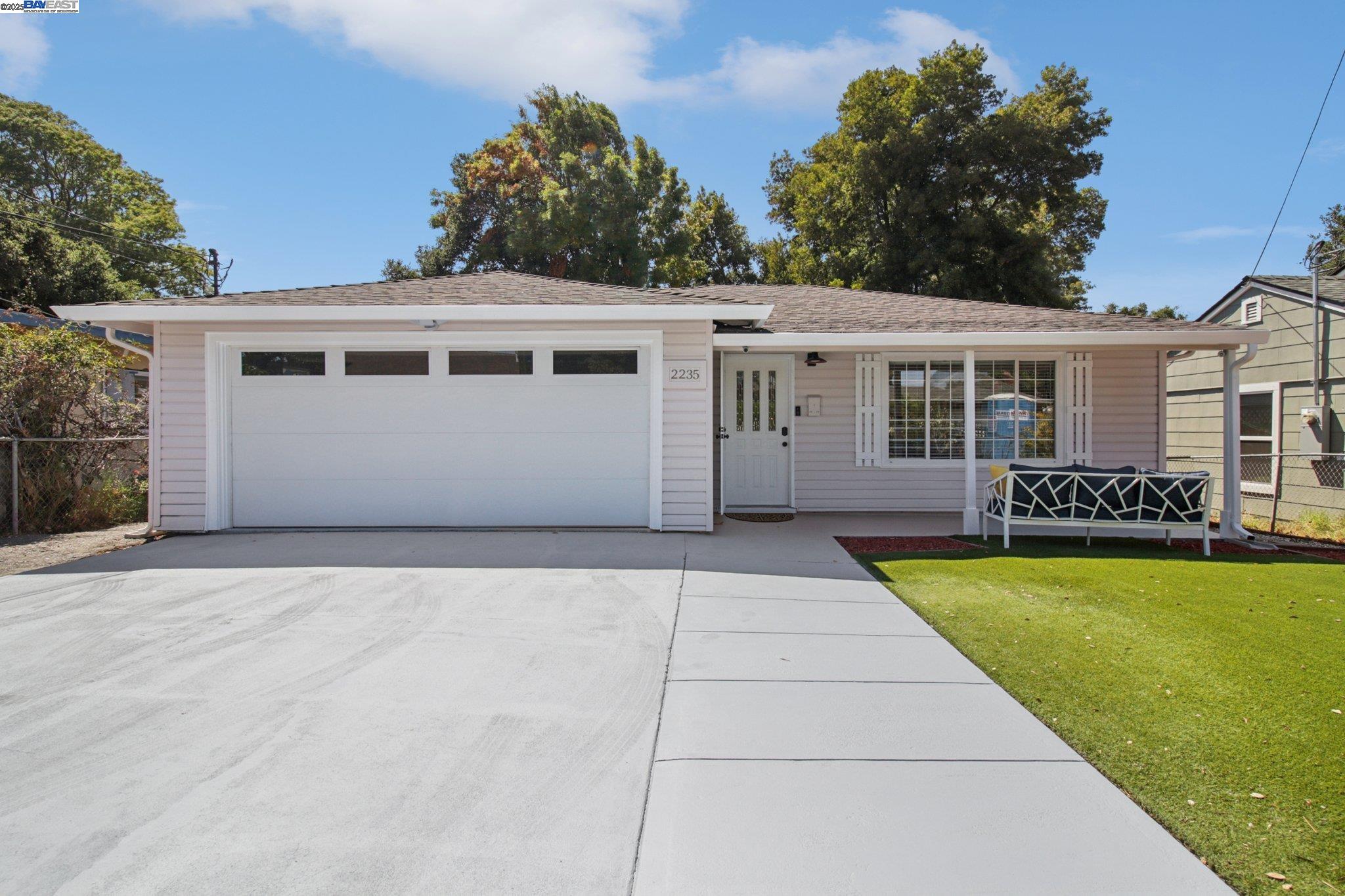 Detail Gallery Image 1 of 35 For 2235 Menalto Avenue, East Palo Alto,  CA 94303 - 4 Beds | 2 Baths