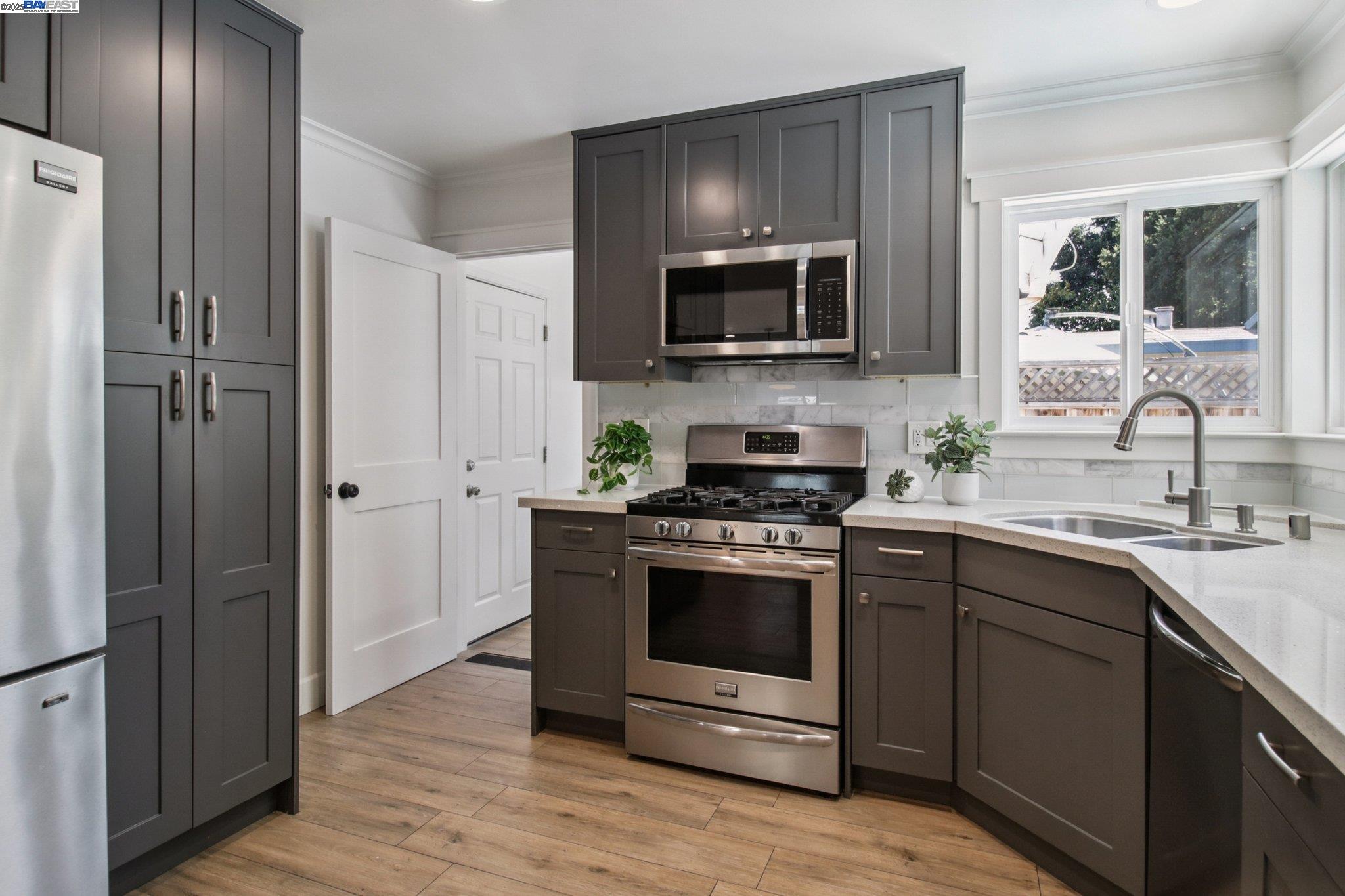 Detail Gallery Image 11 of 35 For 2235 Menalto Avenue, East Palo Alto,  CA 94303 - 4 Beds | 2 Baths