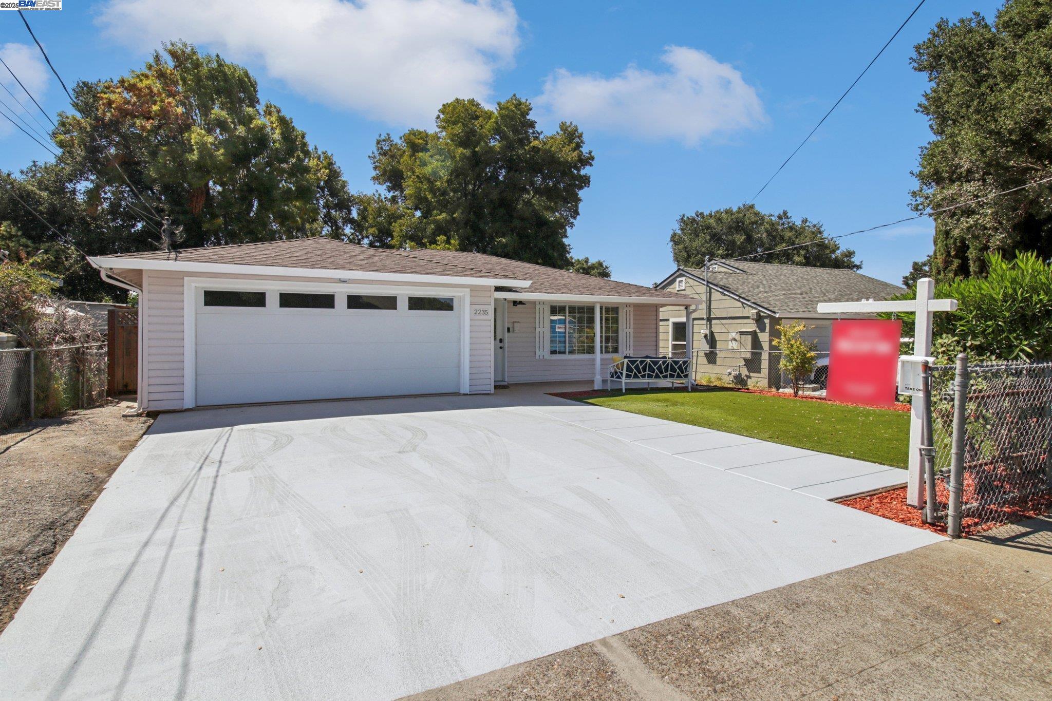 Detail Gallery Image 3 of 35 For 2235 Menalto Avenue, East Palo Alto,  CA 94303 - 4 Beds | 2 Baths