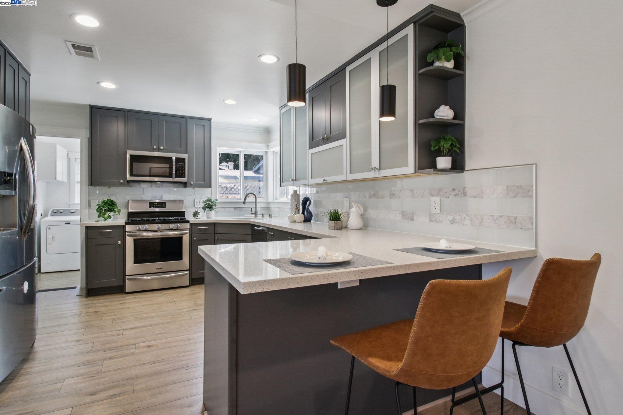 Detail Gallery Image 9 of 35 For 2235 Menalto Avenue, East Palo Alto,  CA 94303 - 4 Beds | 2 Baths