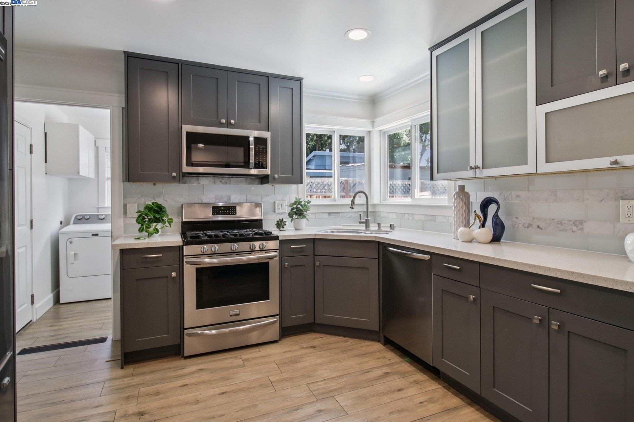 Detail Gallery Image 10 of 35 For 2235 Menalto Avenue, East Palo Alto,  CA 94303 - 4 Beds | 2 Baths