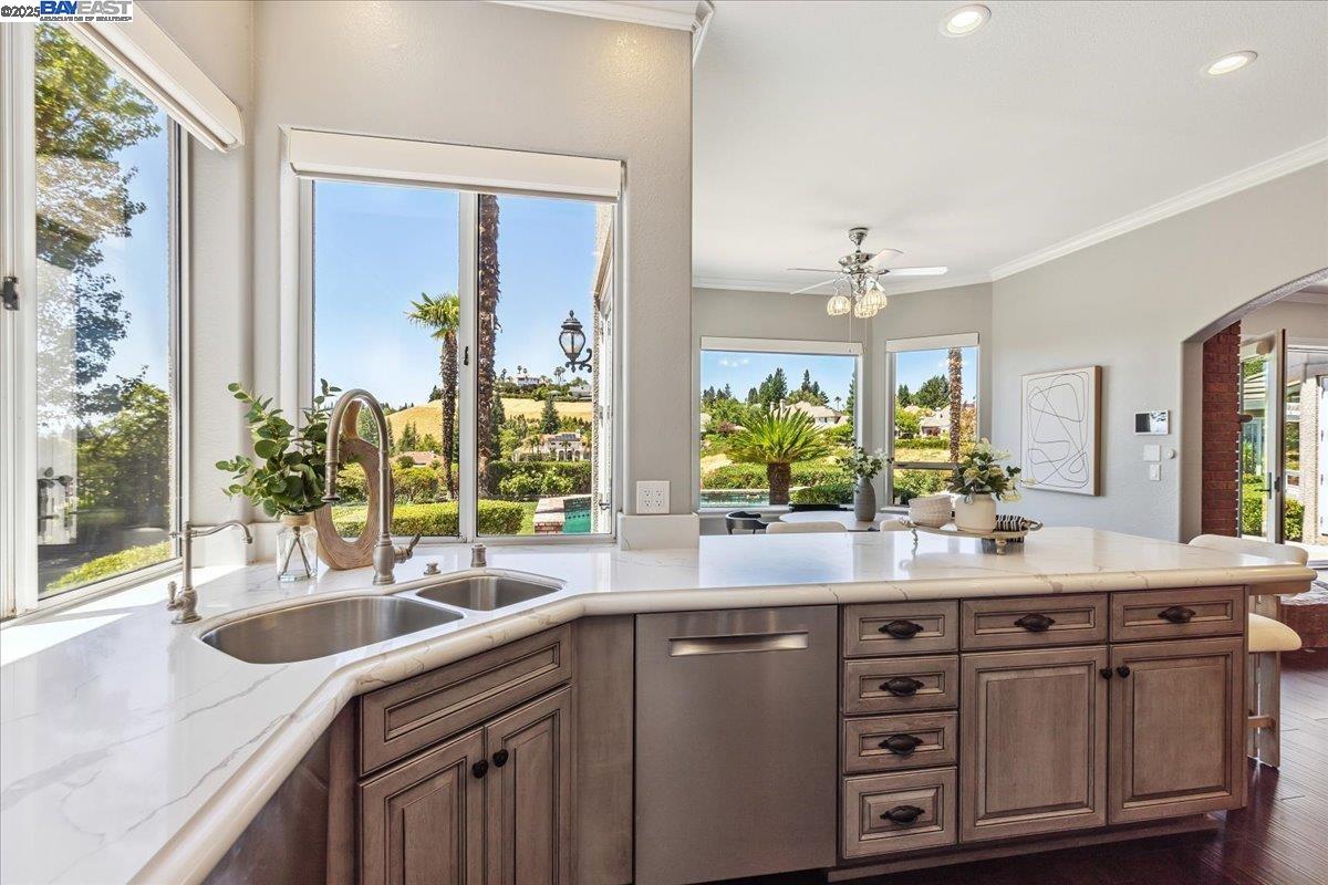 Detail Gallery Image 13 of 52 For 3411 Deer Ridge Dr, Danville,  CA 94506 - 5 Beds | 4/1 Baths