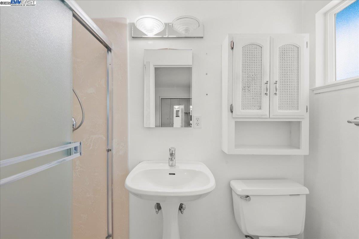 Detail Gallery Image 11 of 19 For 36155 Larch Way, Fremont,  CA 94536 - 3 Beds | 2 Baths