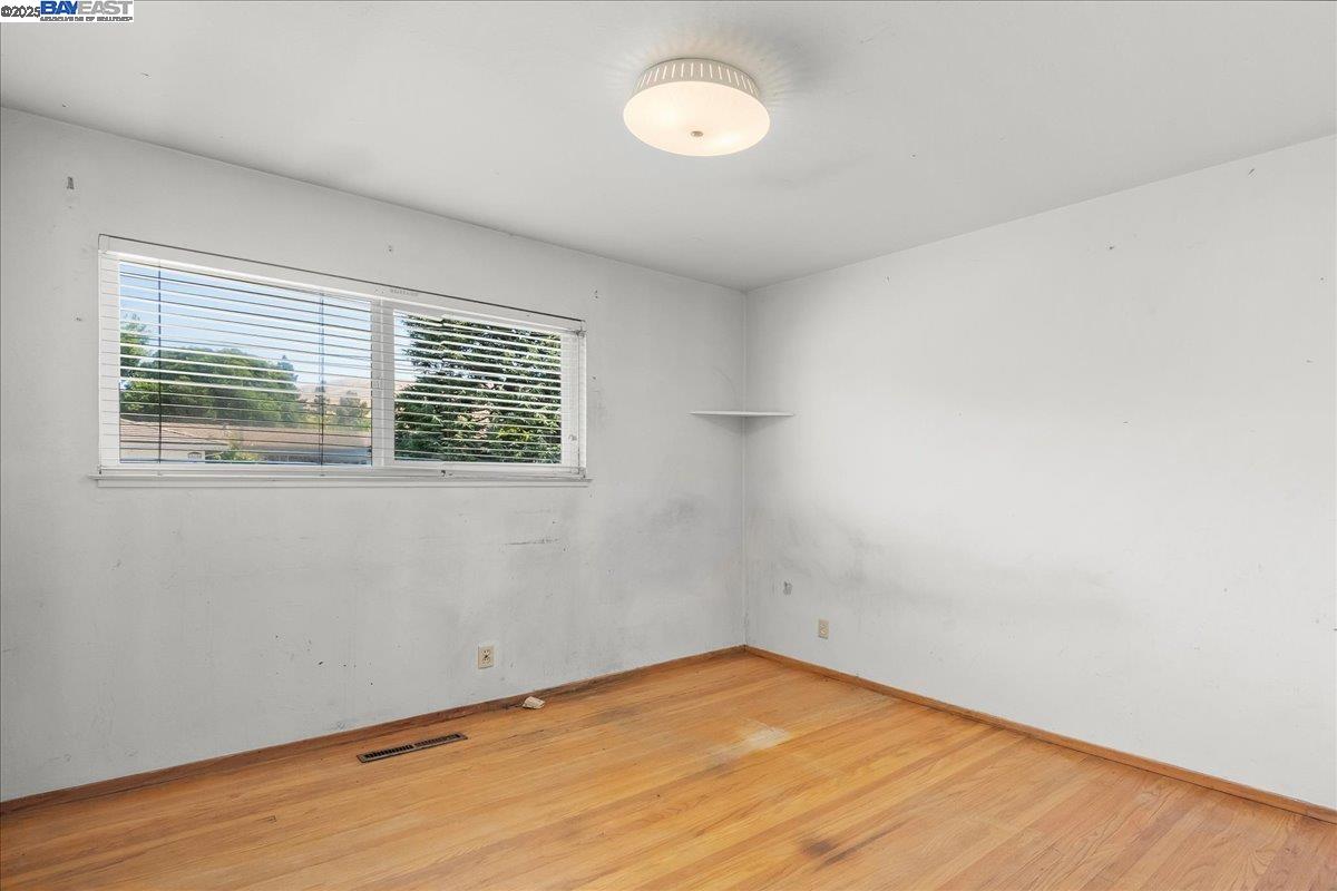 Detail Gallery Image 12 of 19 For 36155 Larch Way, Fremont,  CA 94536 - 3 Beds | 2 Baths