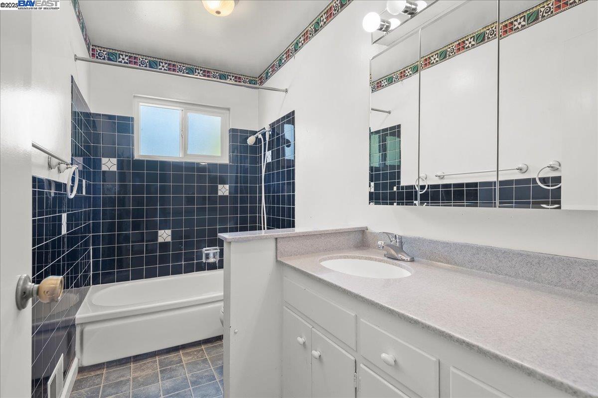 Detail Gallery Image 15 of 19 For 36155 Larch Way, Fremont,  CA 94536 - 3 Beds | 2 Baths