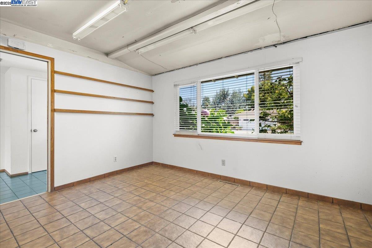 Detail Gallery Image 7 of 19 For 36155 Larch Way, Fremont,  CA 94536 - 3 Beds | 2 Baths