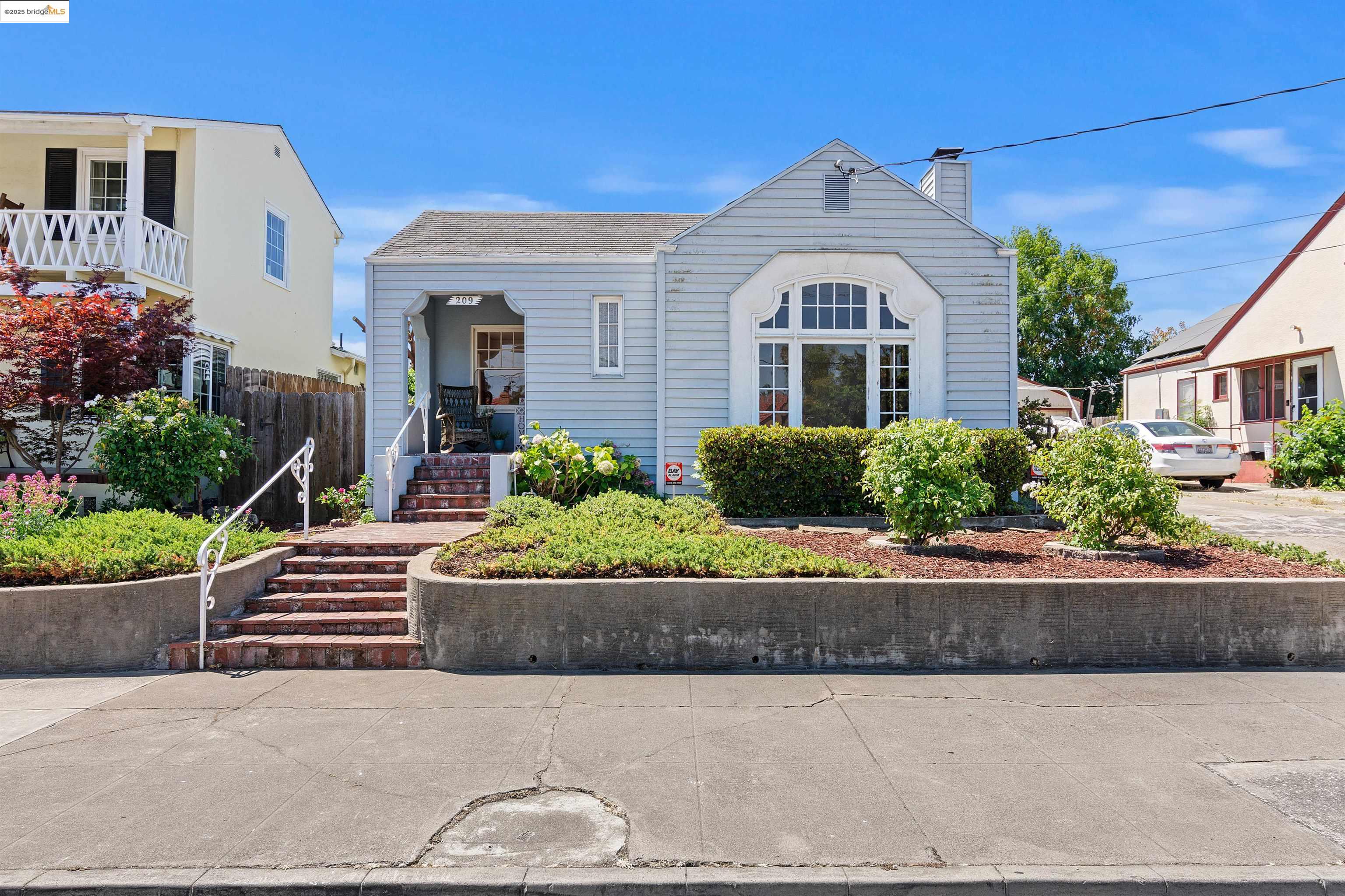 Detail Gallery Image 2 of 29 For 209 W 7th Street, Antioch,  CA 94509-1745 - 2 Beds | 1 Baths
