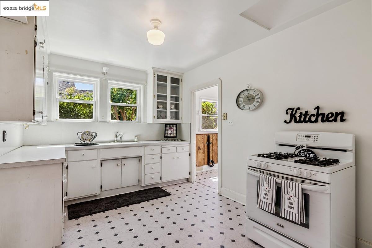 Detail Gallery Image 14 of 29 For 209 W 7th Street, Antioch,  CA 94509-1745 - 2 Beds | 1 Baths