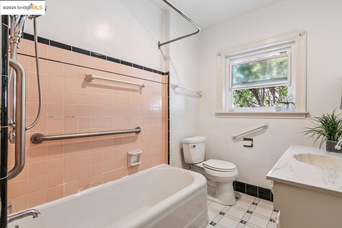 Detail Gallery Image 16 of 29 For 209 W 7th Street, Antioch,  CA 94509-1745 - 2 Beds | 1 Baths