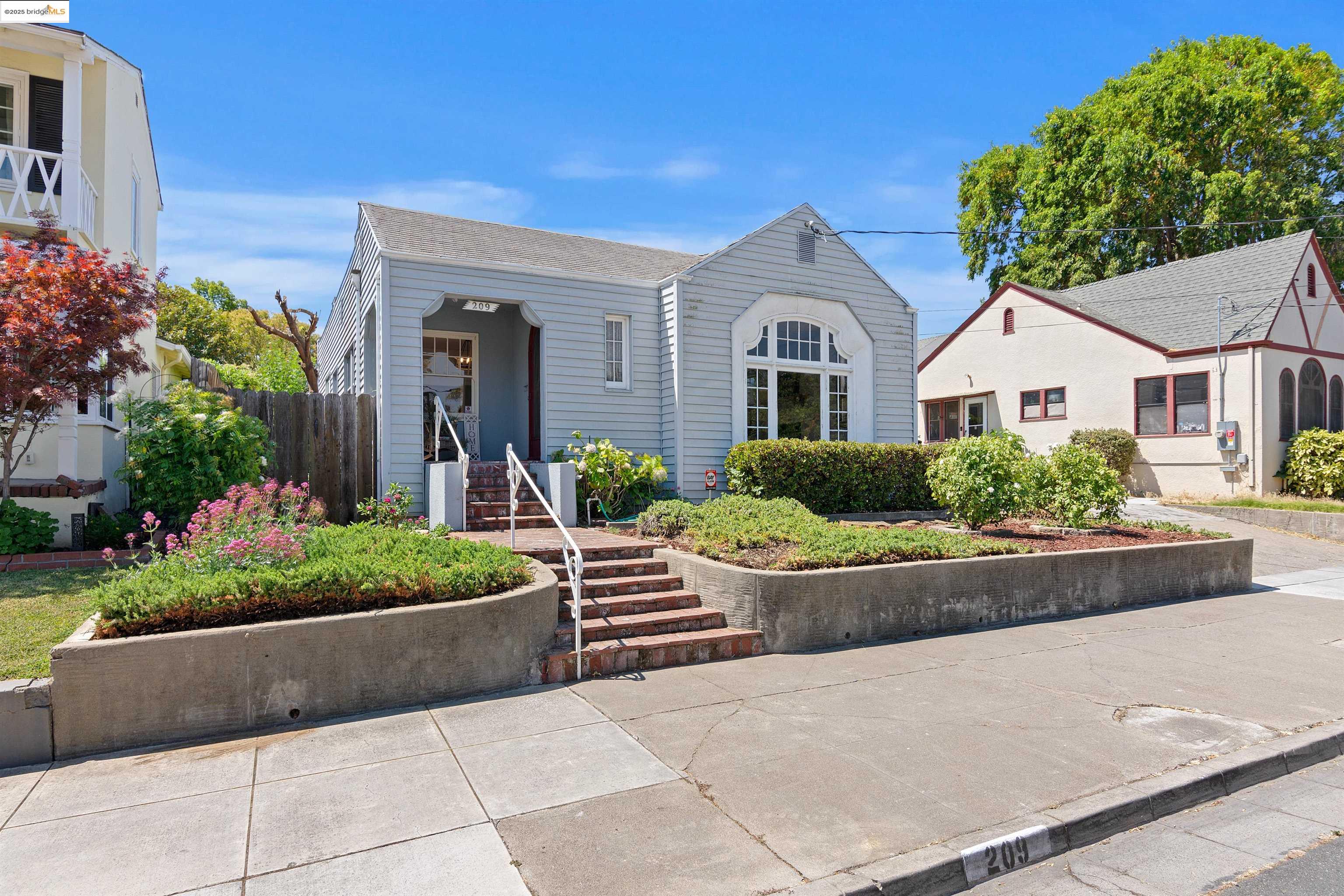 Detail Gallery Image 3 of 29 For 209 W 7th Street, Antioch,  CA 94509-1745 - 2 Beds | 1 Baths