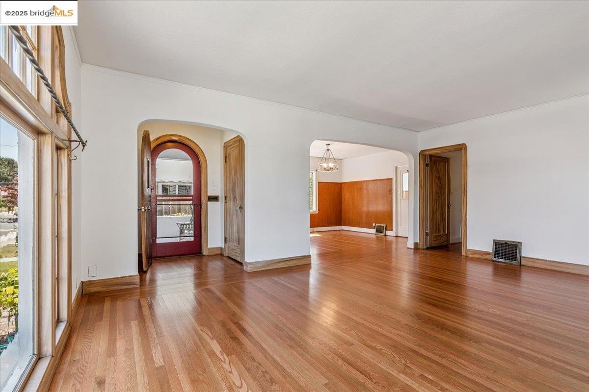 Detail Gallery Image 5 of 29 For 209 W 7th Street, Antioch,  CA 94509-1745 - 2 Beds | 1 Baths